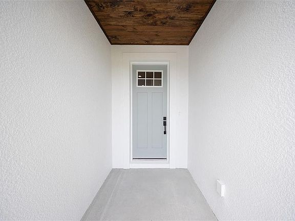 4th image of 990 Thomas Rd