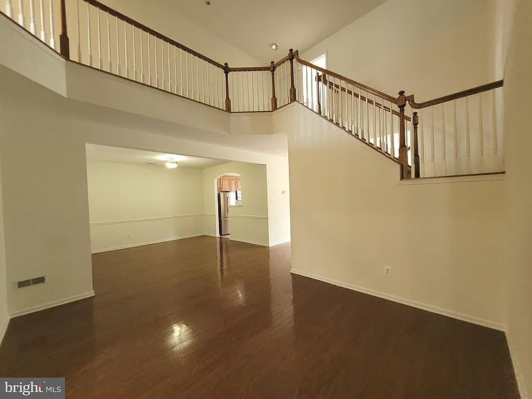 35 Tudor Ct — Photo 2