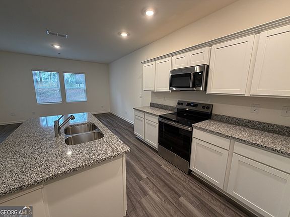 5th image of 1204 Fagiolo St