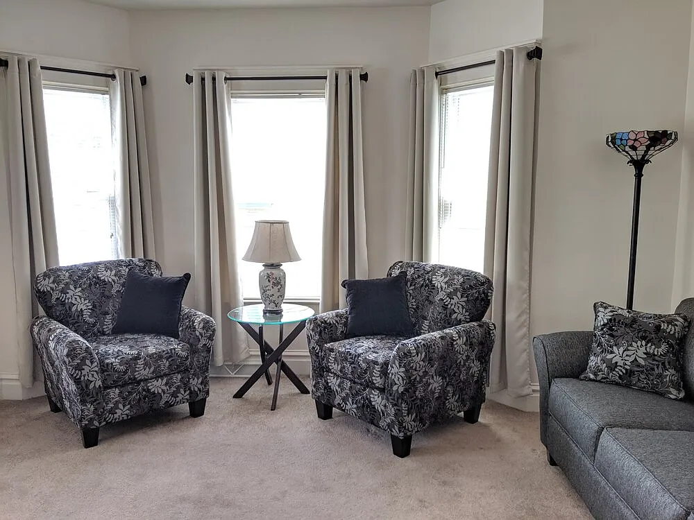 4 bed, 1.5 bath, 1700 sqft, $840 — Photo 2