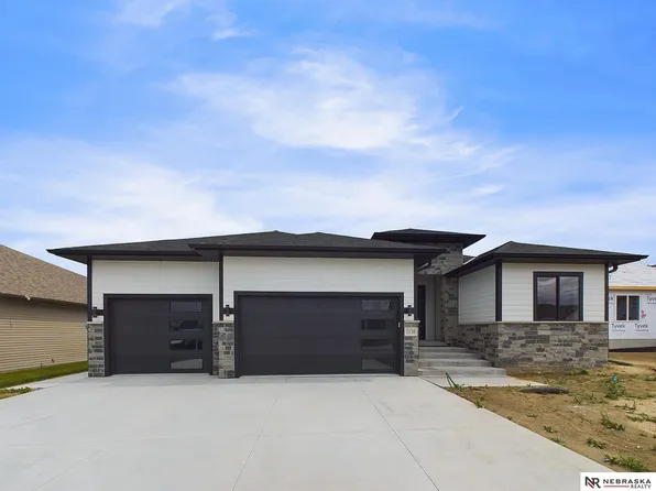 1138 Asher Ave, Hickman, NE 68372