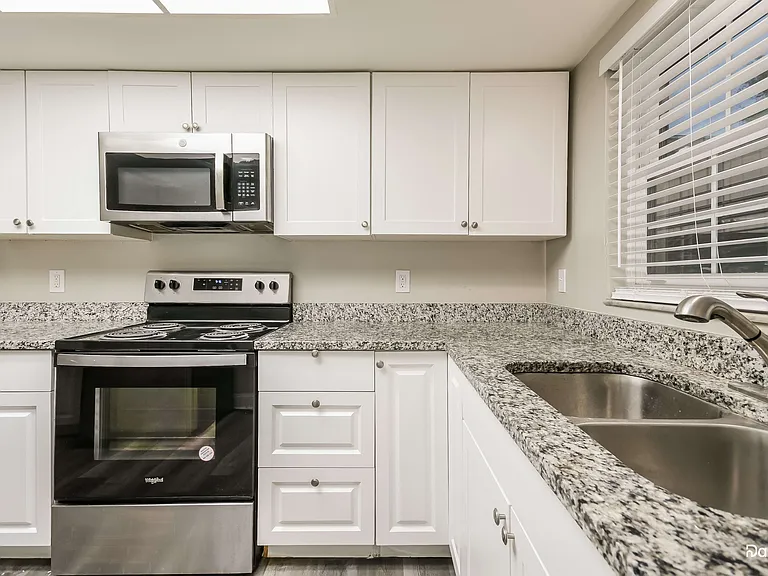 202 Minnesota Woods Ln — Photo 3
