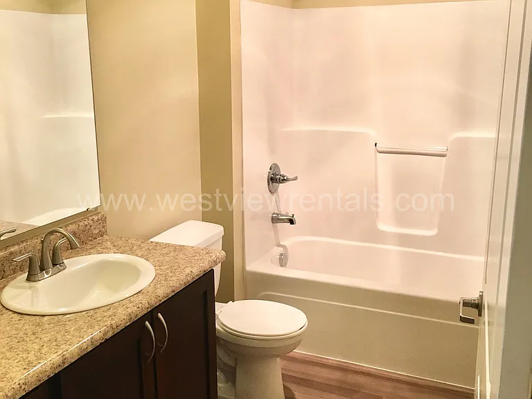 200 E Maple St — Photo 5