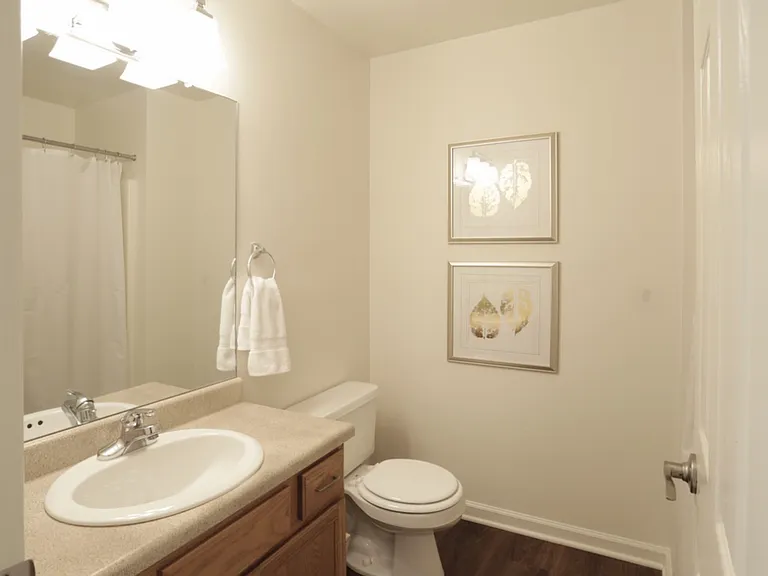 Lakemont Apartments — Photo 36