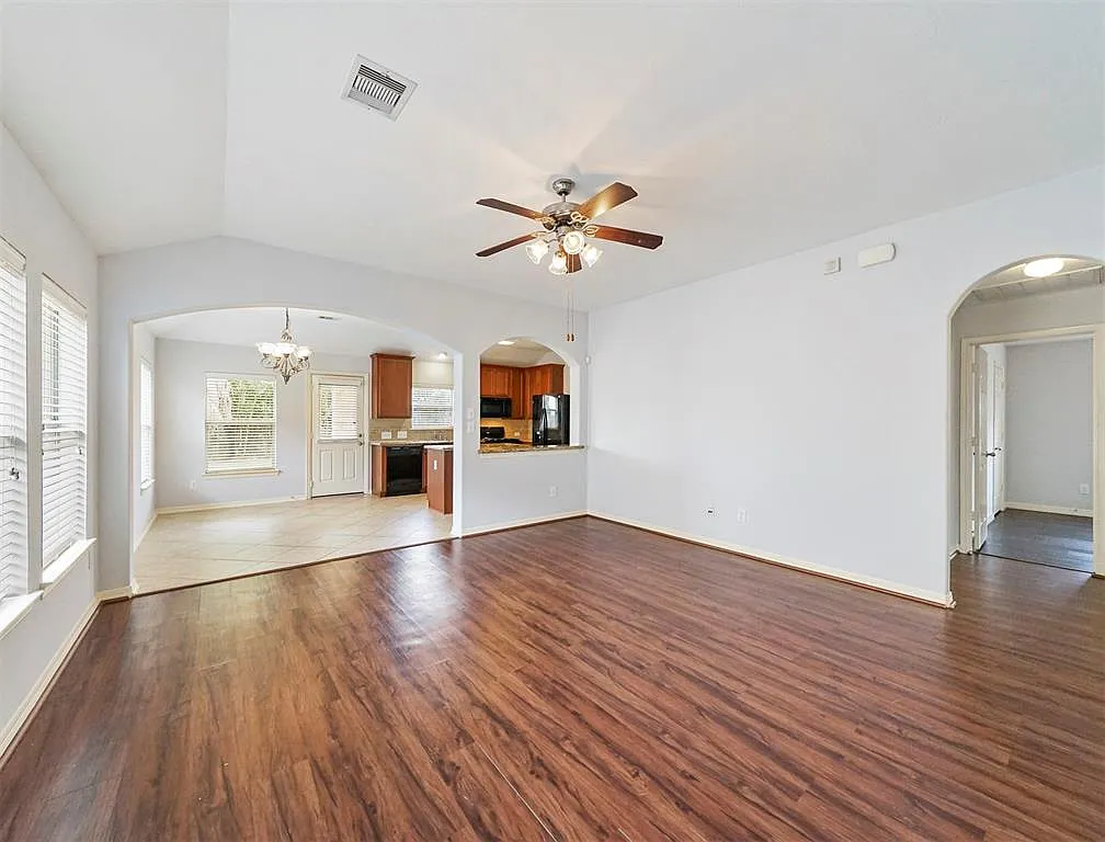 3 bed, 1341 sqft, $1,950 — Photo 1