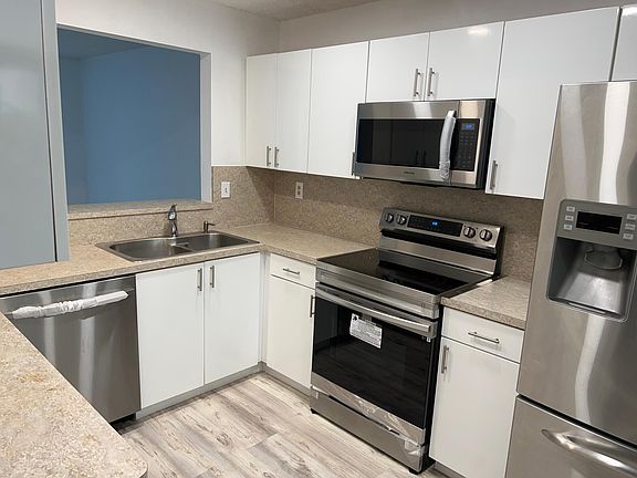 5th image of 3987 Adra Ave