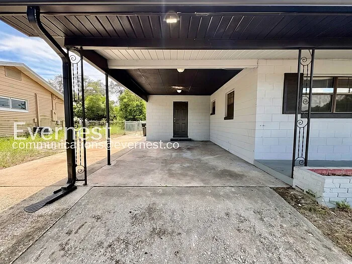 2112 Wolf Rd — Photo 2