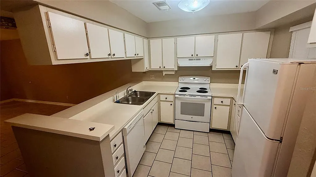 3 bed, 2.5 bath, 1320 sqft, $1,300 — Photo 4