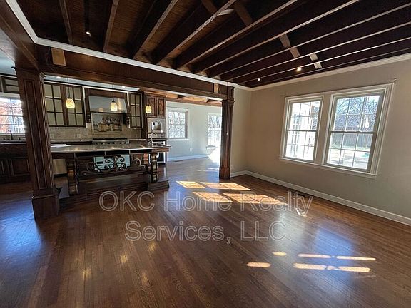 5th image of 1718 Guilford Ln