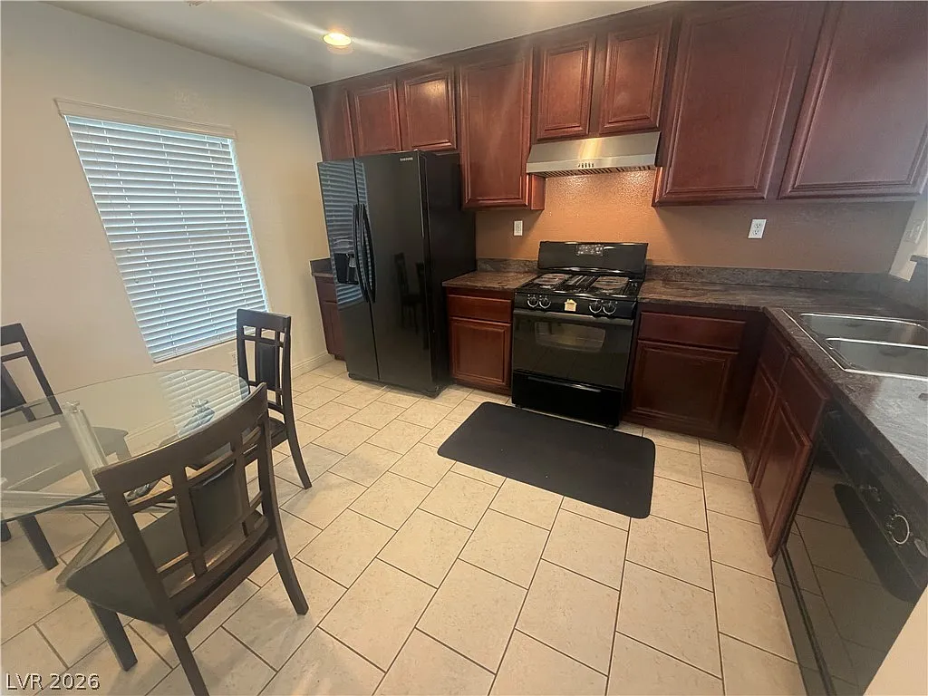 3 bed, 2.5 bath, 1792 sqft, $1,895 — Photo 4