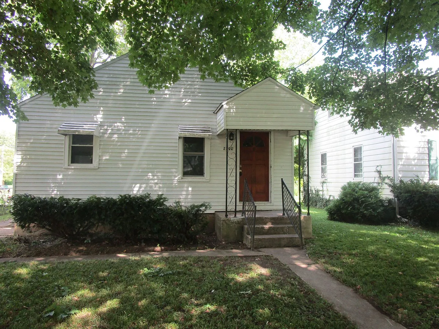 2302 S Beacon St photo 1
