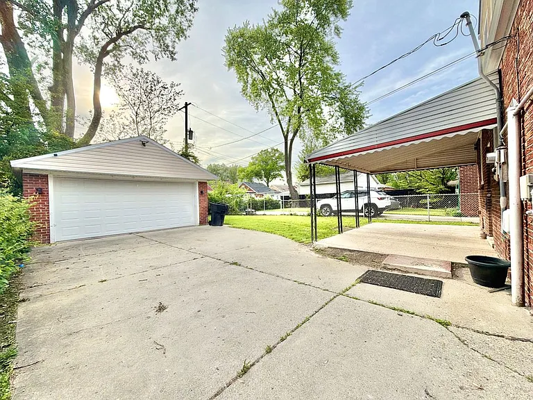 18235 Tracey St — Photo 4