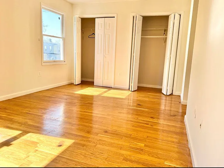 119 Armstrong Ave — Photo 5