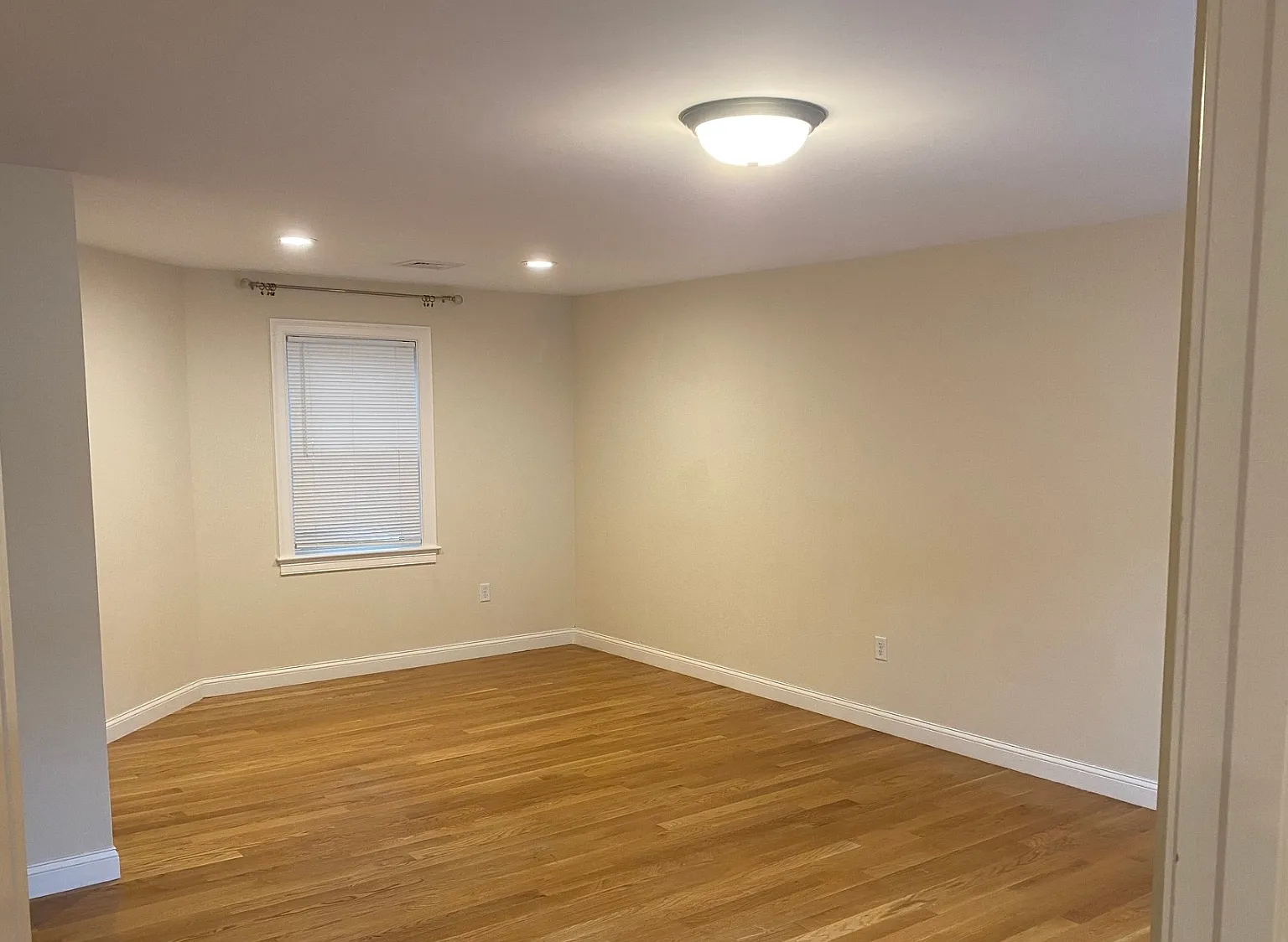 4 bed, 2.5 bath, $7,000 — Photo 3