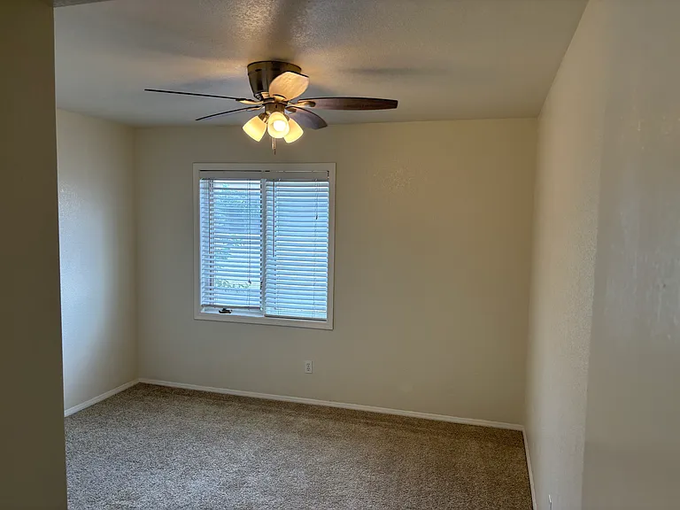 819 E Redondo Dr — Photo 18
