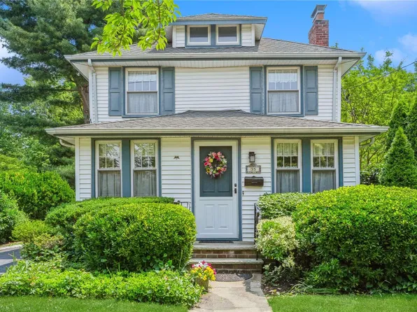 35 Rogers Place, Floral Park, NY 11001