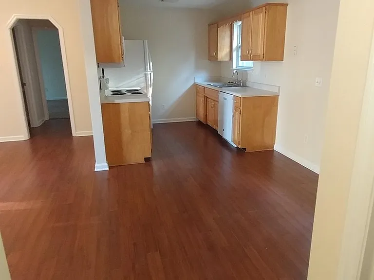 Dining room to kitchen
