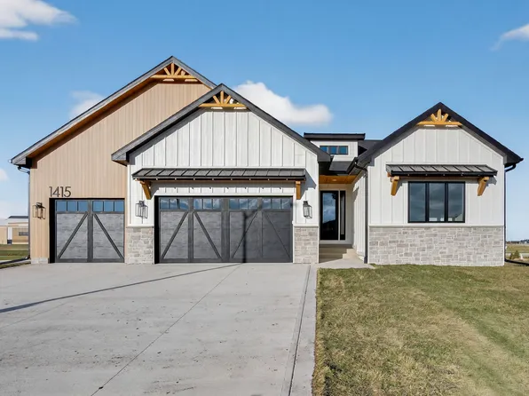 1415 NW Bull Run Ct, Waukee, IA 50263