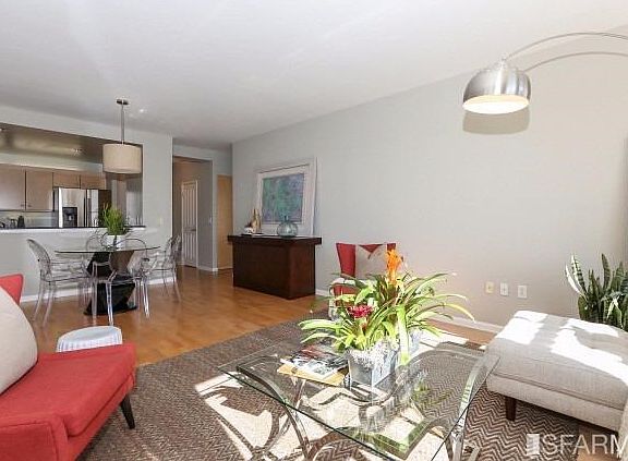 5th image of 140 S Van Ness St #1040