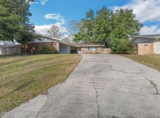 1315 Evangeline Dr, Picayune, MS 39466