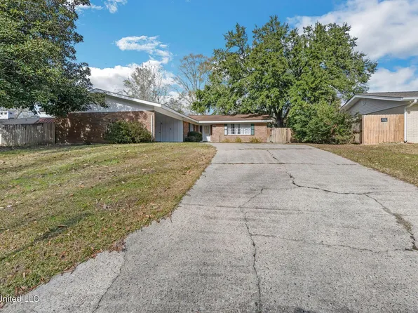 1315 Evangeline Dr, Picayune, MS 39466