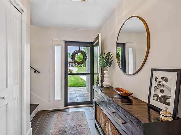 4th image of 4096 Garrett Dr W