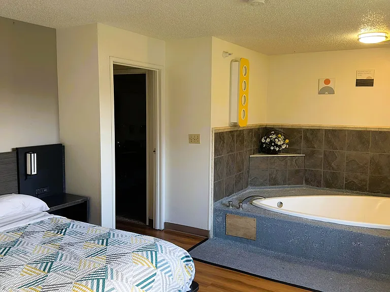 2343 Logan Ave — Photo 6