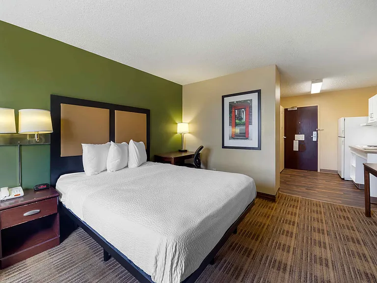Studio Suite - 1 Queen Bed
