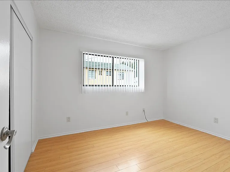 3819 Stockbridge Ave — Photo 7