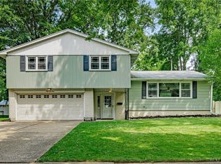 53 Treehaven Dr, Lockport, NY 14094