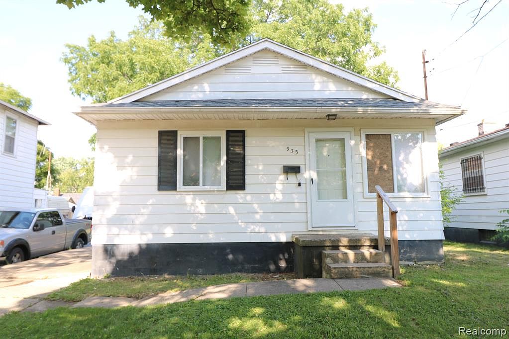 935 Mann Ave, Flint, MI 48503 MLS 20230048940 Zillow
