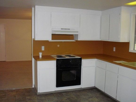 Kitchen with Range/Oven