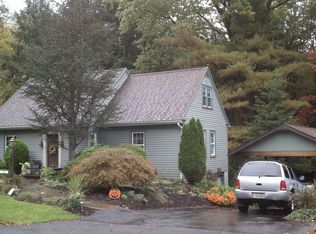 22 Round Hill Rd, Williamsport, PA 17701