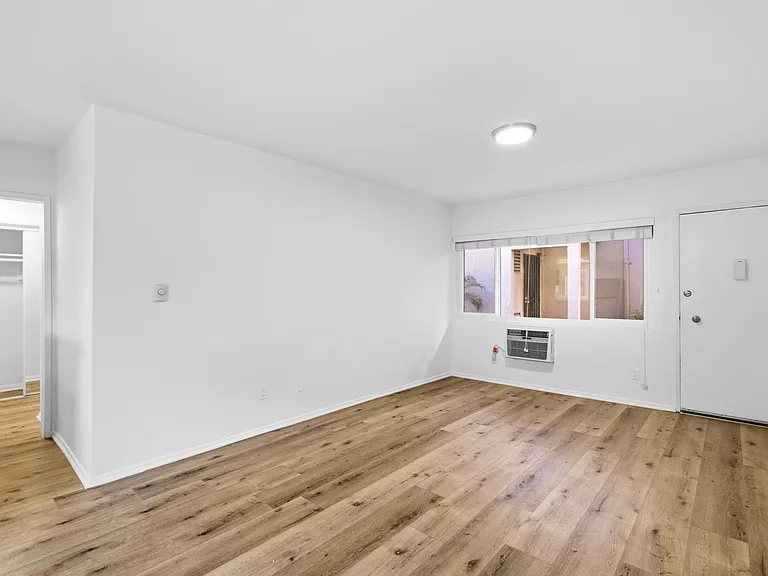 6640 Darby Ave — Photo 37