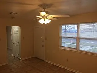 319 W Loyola Dr — Photo 4
