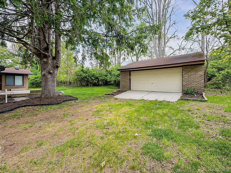 7580 Thornwood St — Photo 12