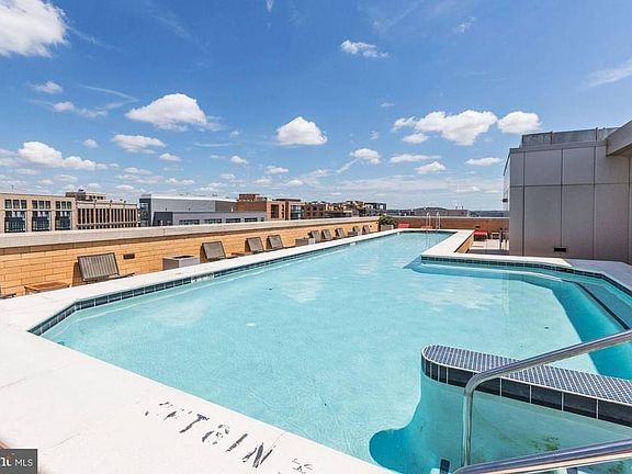 Complex's roof top pool and jacuzzi.
