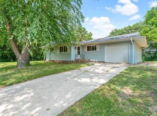 319 Cliff Dr, Silvis, IL 61282