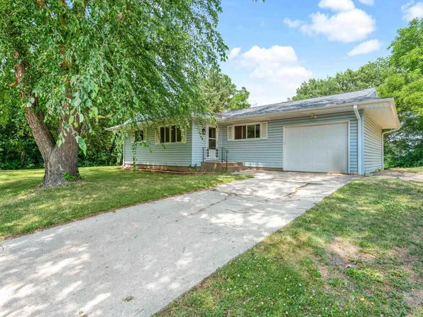 319 Cliff Dr, Silvis, IL 61282