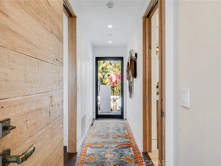 1920 Ocean Way — Photo 18