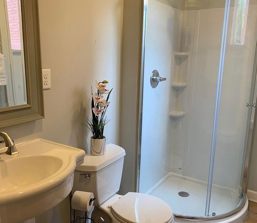 2nd image of 14 E Clay St #2