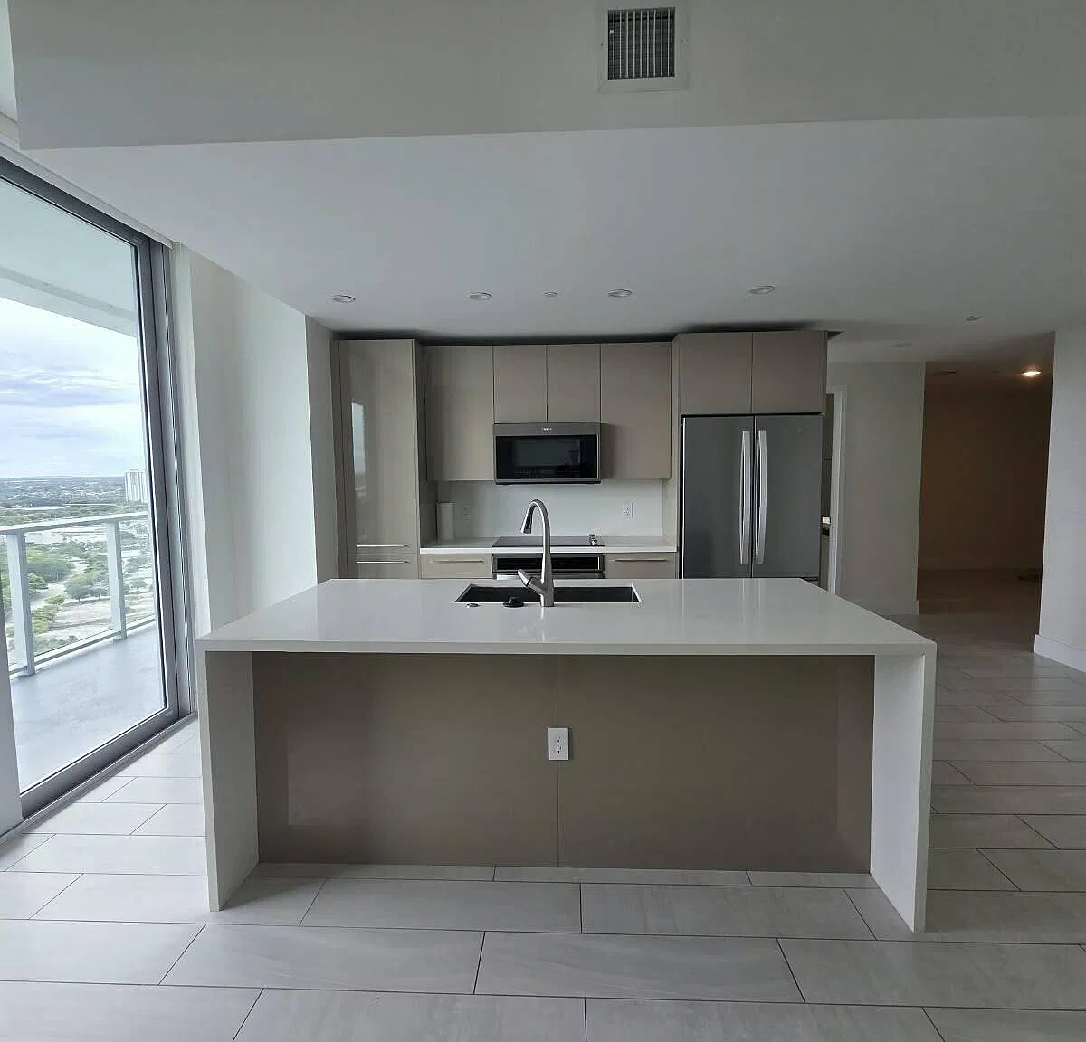 3 bed, 3.0 bath, 1262 sqft, $4,000 — Photo 1
