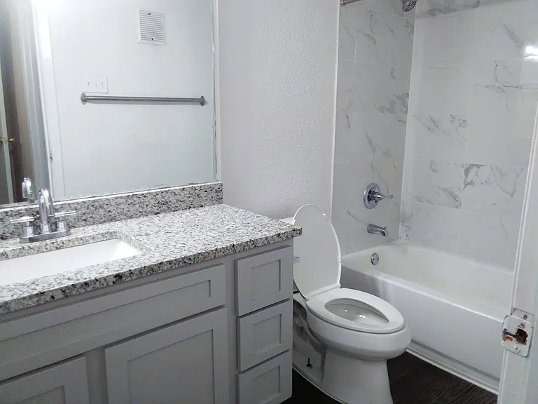 Southmore Park Apartments — Photo 3