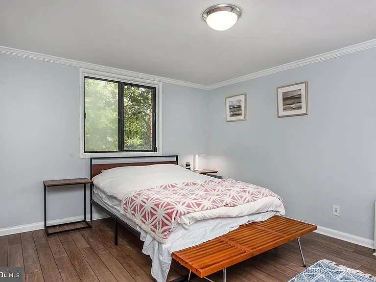 305 C St NE #104 — Photo 16