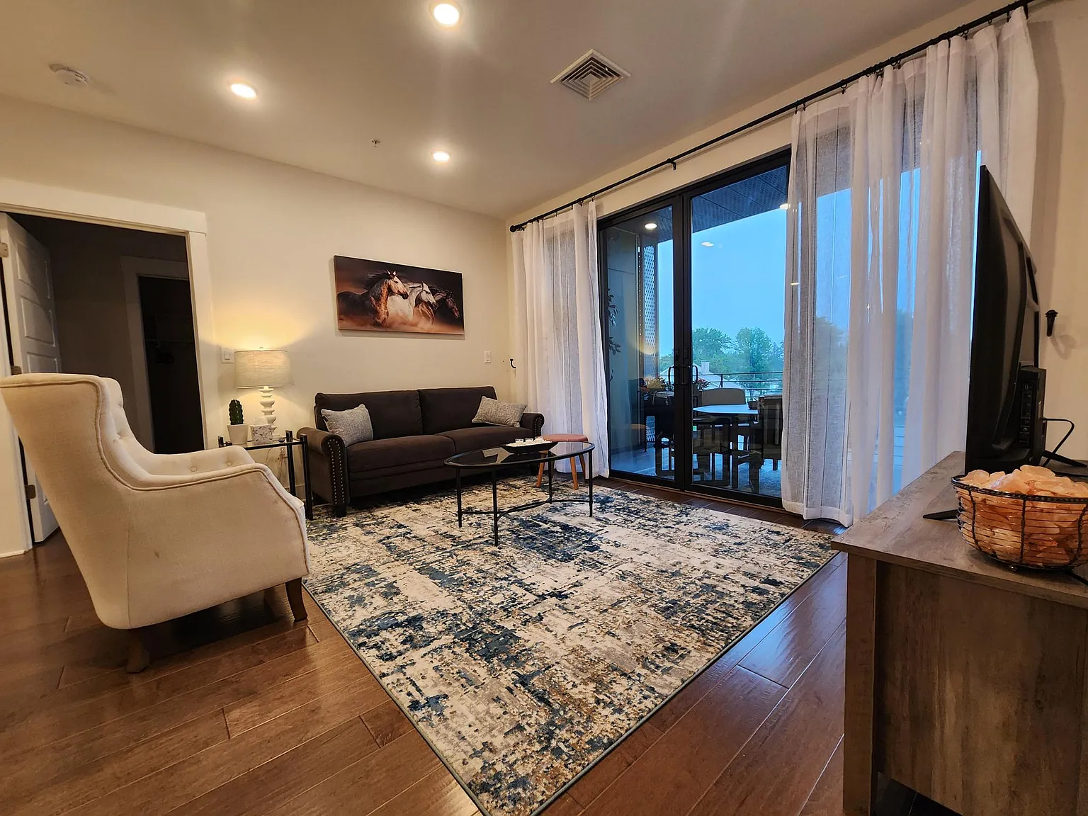 2 bed, 1135 sqft, $3,100 — Photo 2
