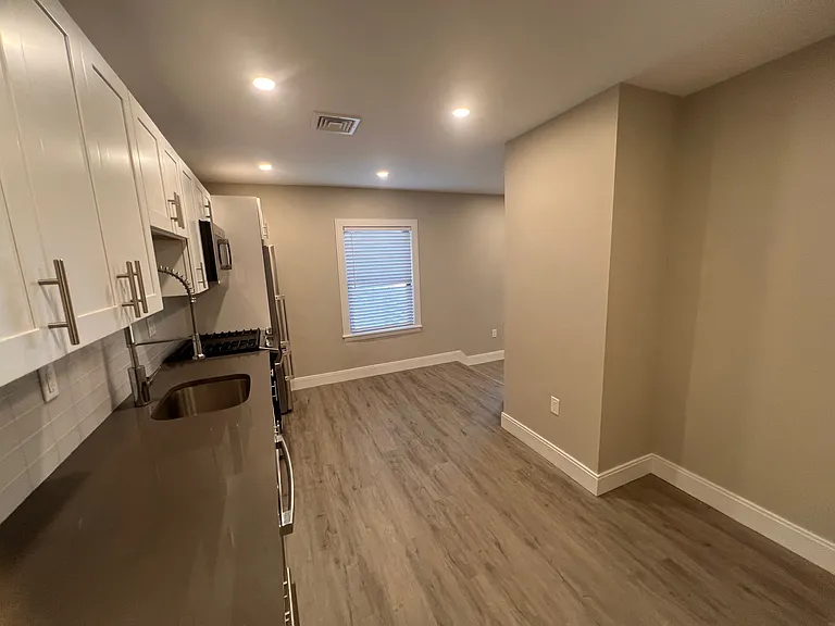 31 Maverick Sq #302B — Photo 7