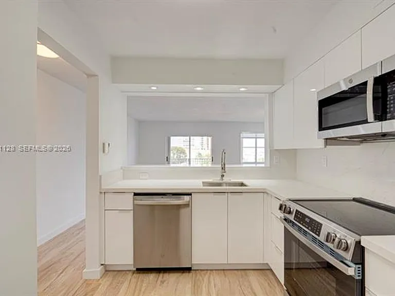 1 Alhambra Cir #601 — Photo 32