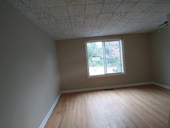 5th image of 3911 4th Ave NE #A