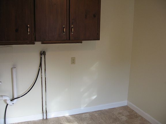 5th image of 994 Bedford St