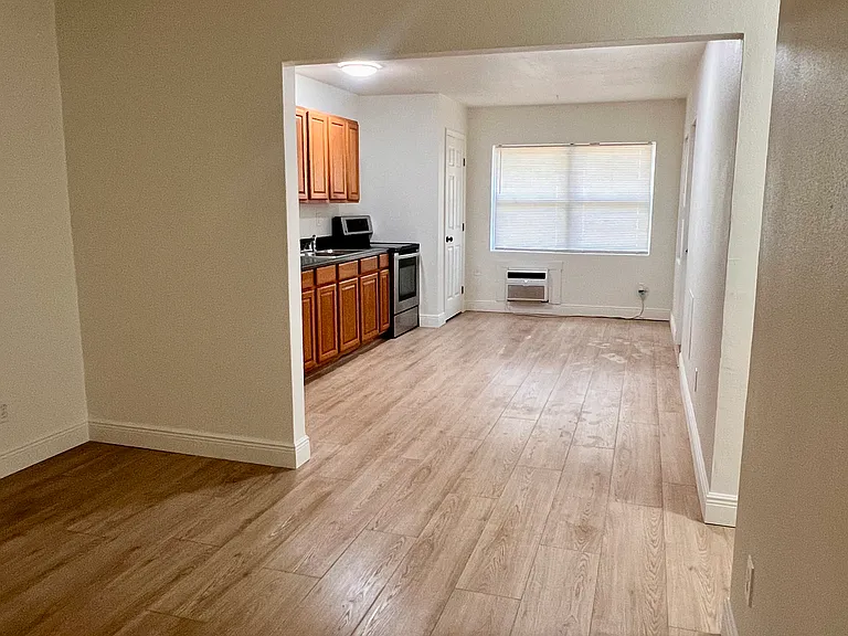 1905 S Park Ave #B — Photo 8